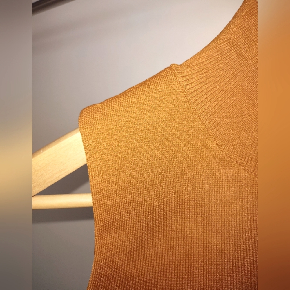 House Of Harlow 1960 Mock Neck Sleeveless Knit Top - Picture 3 of 7